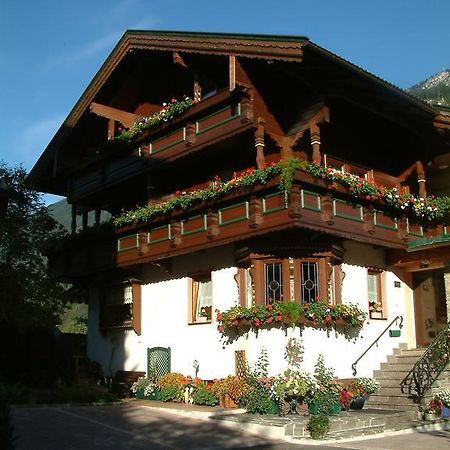 Gaestehaus Vier Jahreszeiten Mayrhofen Exterior photo