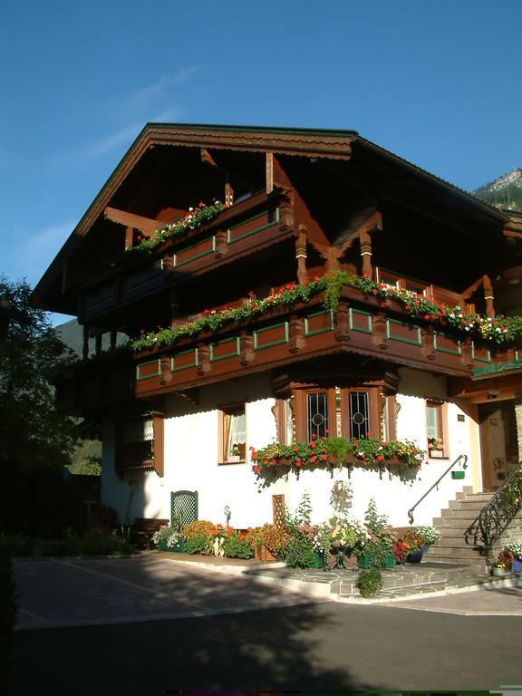 Gaestehaus Vier Jahreszeiten Mayrhofen Exterior photo